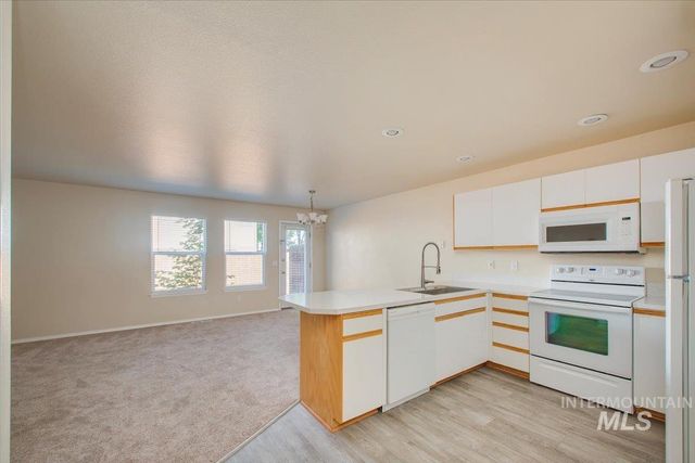 5856 N Cobbler Lane, Boise, ID 83703