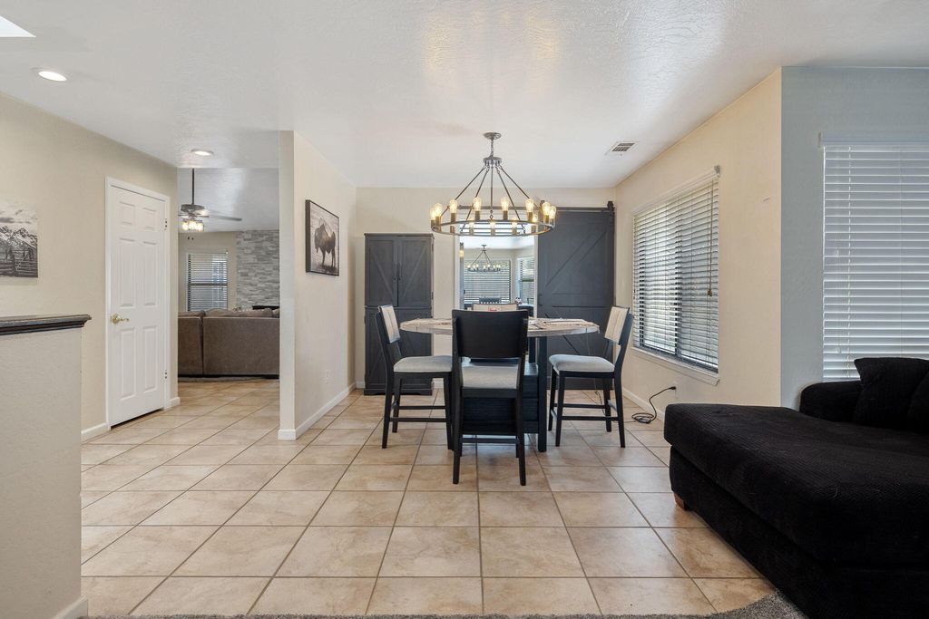 Image 10 of property listing at 2612 E Feemster, Visalia, CA 93292