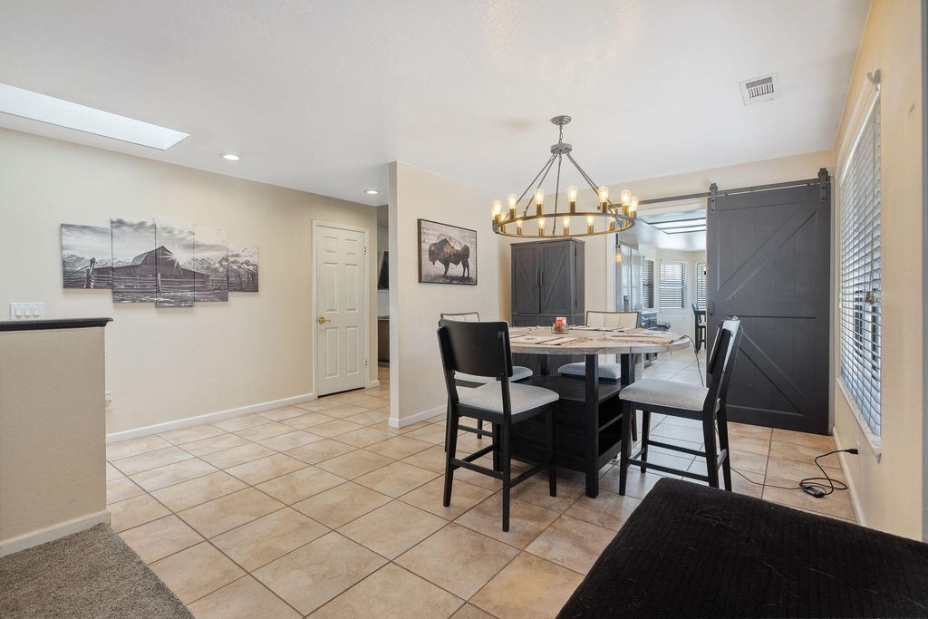 Image 11 of property listing at 2612 E Feemster, Visalia, CA 93292