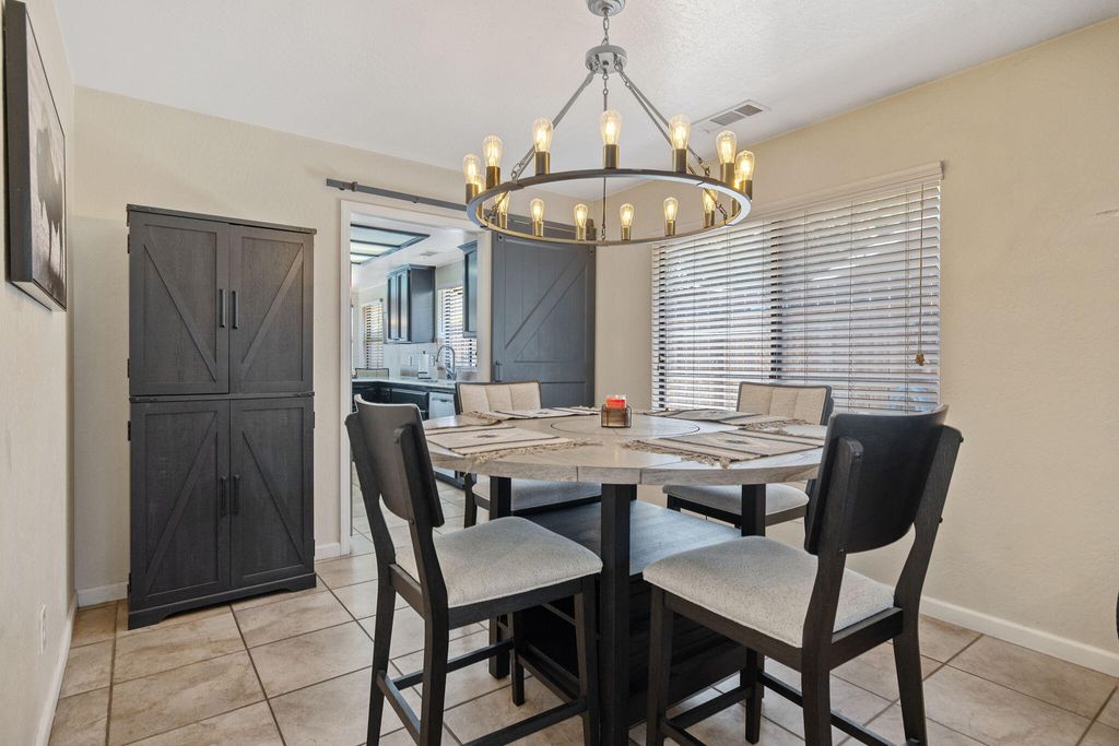 Image 12 of property listing at 2612 E Feemster, Visalia, CA 93292