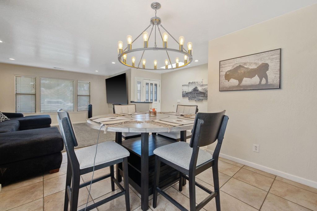 Image 13 of property listing at 2612 E Feemster, Visalia, CA 93292