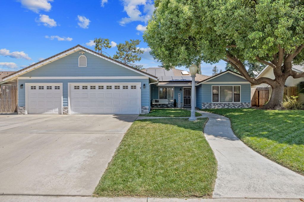Image 2 of property listing at 2612 E Feemster, Visalia, CA 93292