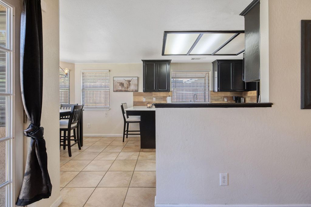 Image 23 of property listing at 2612 E Feemster, Visalia, CA 93292