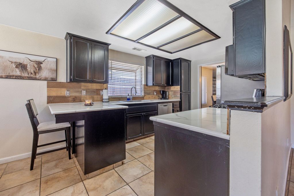 Image 24 of property listing at 2612 E Feemster, Visalia, CA 93292