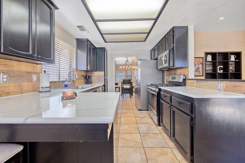 Image 25 of property listing at 2612 E Feemster, Visalia, CA 93292
