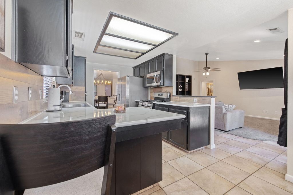 Image 26 of property listing at 2612 E Feemster, Visalia, CA 93292