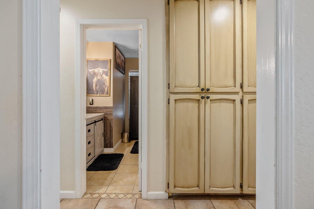 Image 29 of property listing at 2612 E Feemster, Visalia, CA 93292