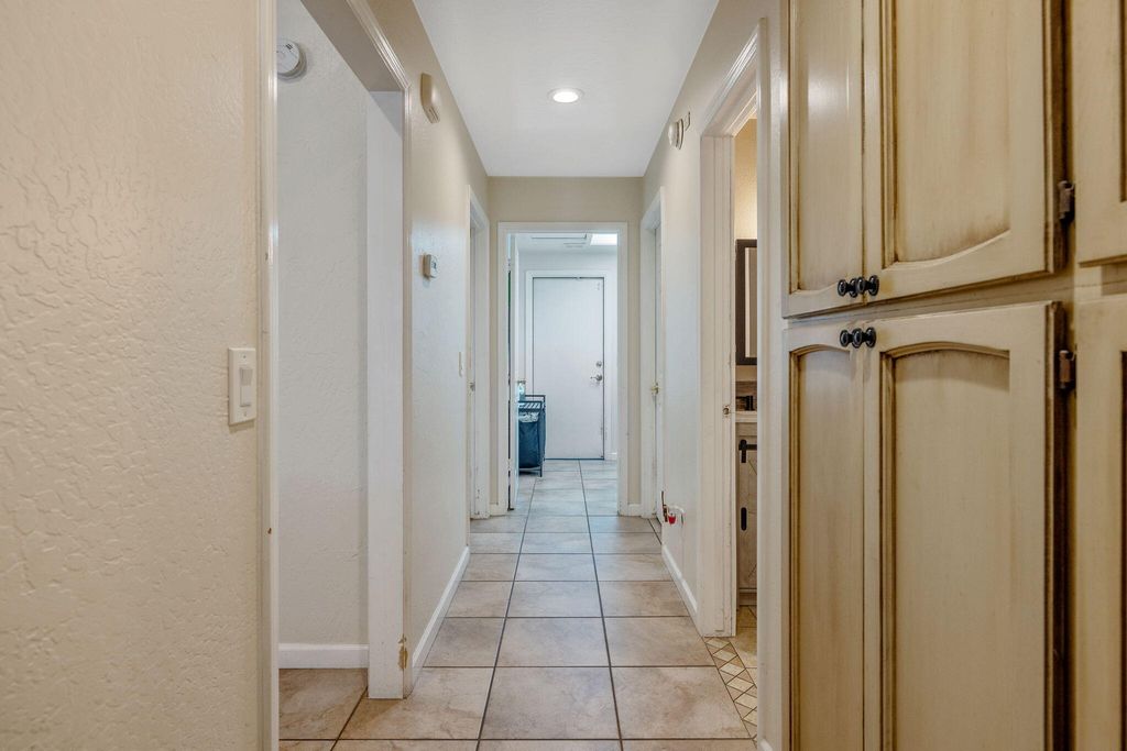 Image 30 of property listing at 2612 E Feemster, Visalia, CA 93292
