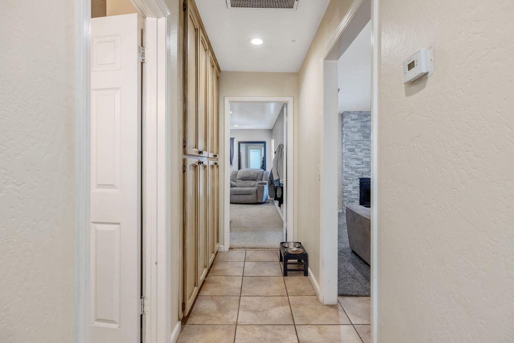 Image 35 of property listing at 2612 E Feemster, Visalia, CA 93292