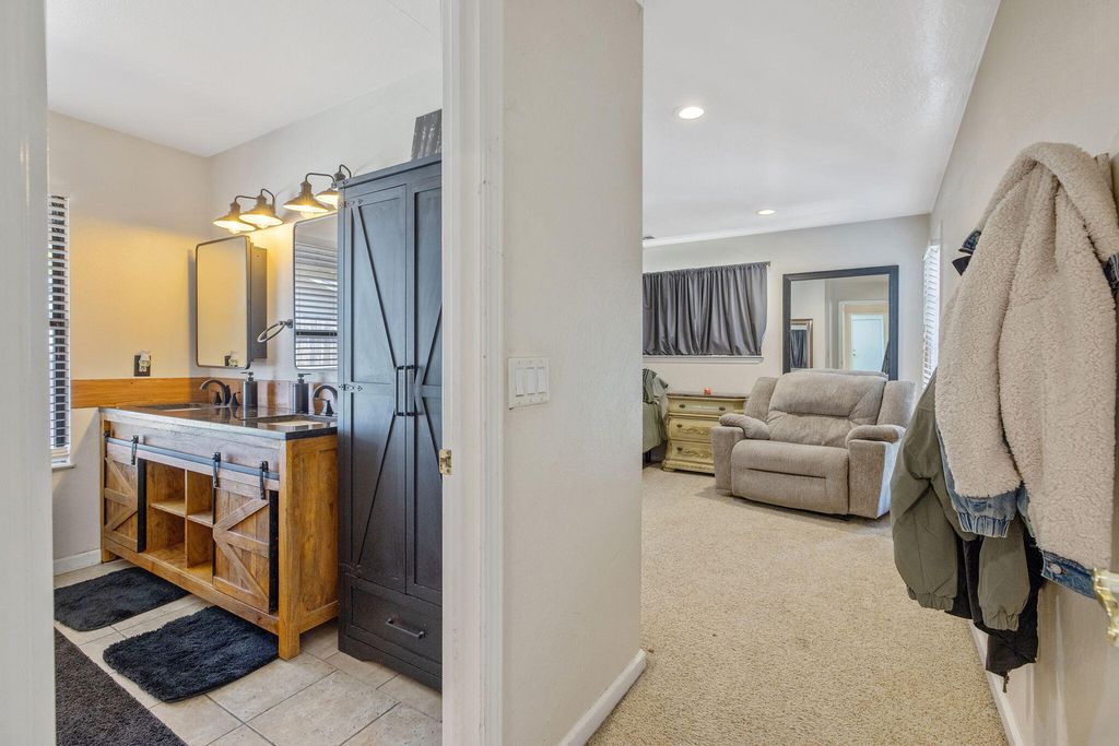 Image 36 of property listing at 2612 E Feemster, Visalia, CA 93292