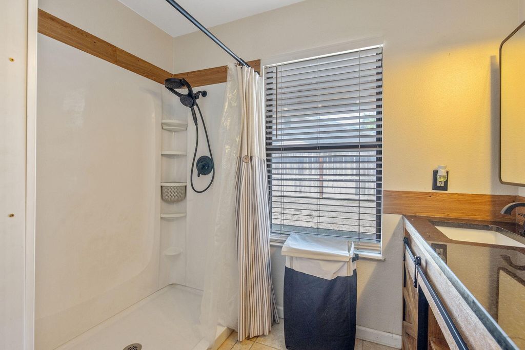 Image 38 of property listing at 2612 E Feemster, Visalia, CA 93292