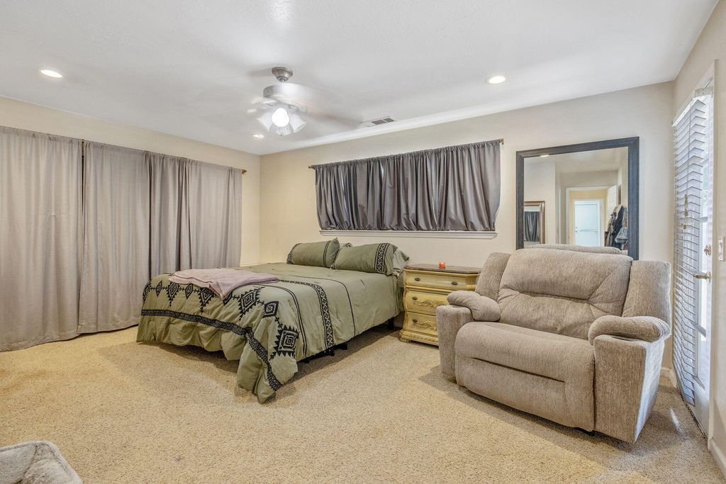Image 39 of property listing at 2612 E Feemster, Visalia, CA 93292