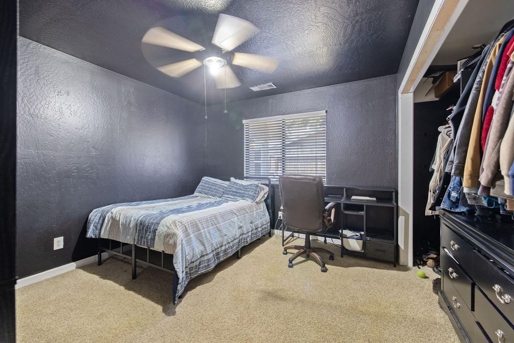 Image 41 of property listing at 2612 E Feemster, Visalia, CA 93292