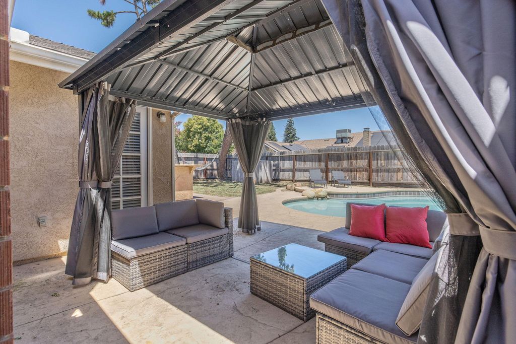 Image 42 of property listing at 2612 E Feemster, Visalia, CA 93292