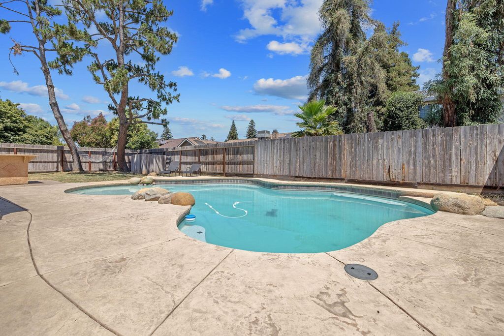 Image 46 of property listing at 2612 E Feemster, Visalia, CA 93292