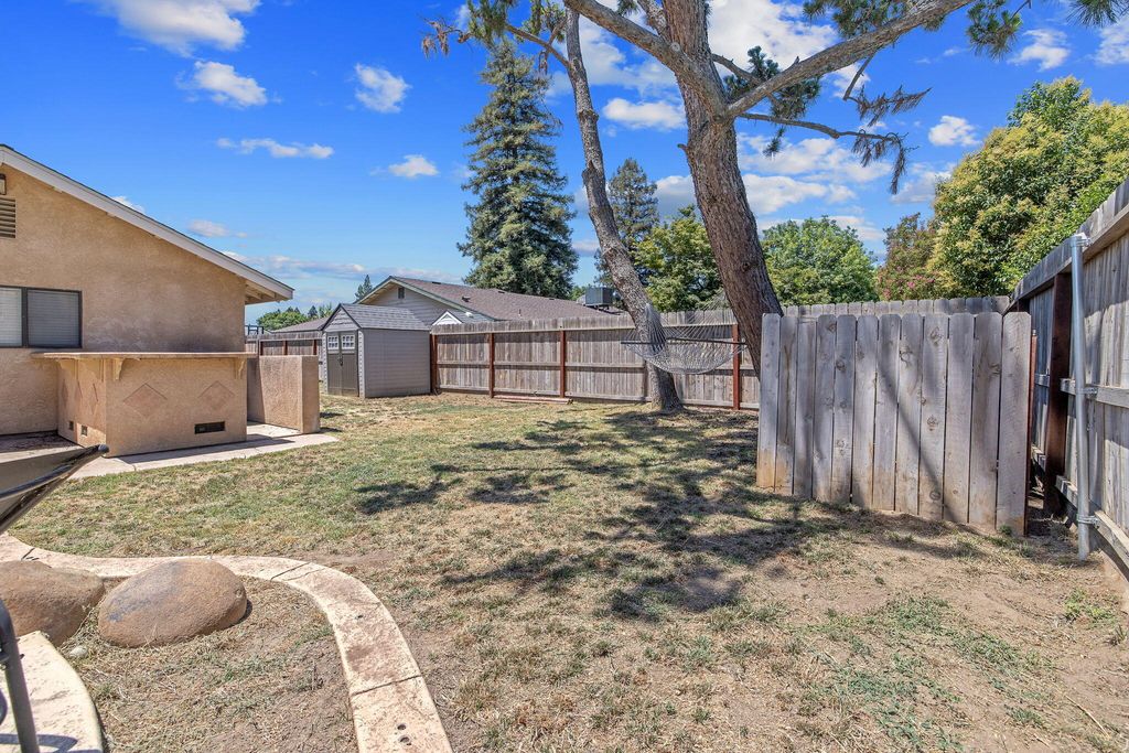 Image 49 of property listing at 2612 E Feemster, Visalia, CA 93292