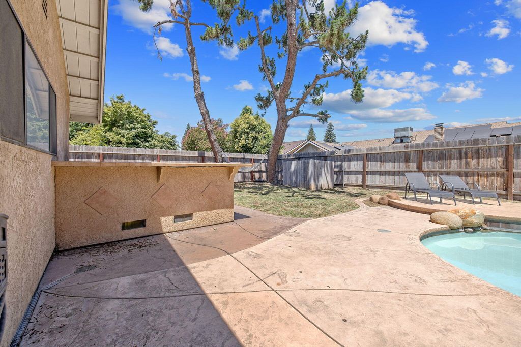 Image 51 of property listing at 2612 E Feemster, Visalia, CA 93292