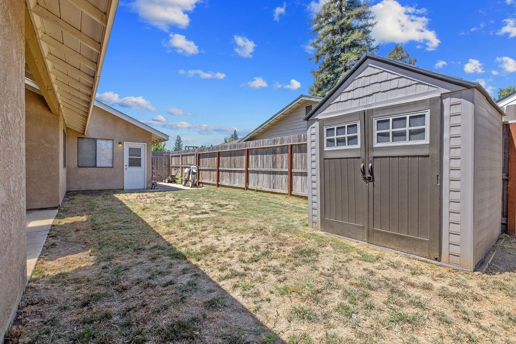 Image 54 of property listing at 2612 E Feemster, Visalia, CA 93292