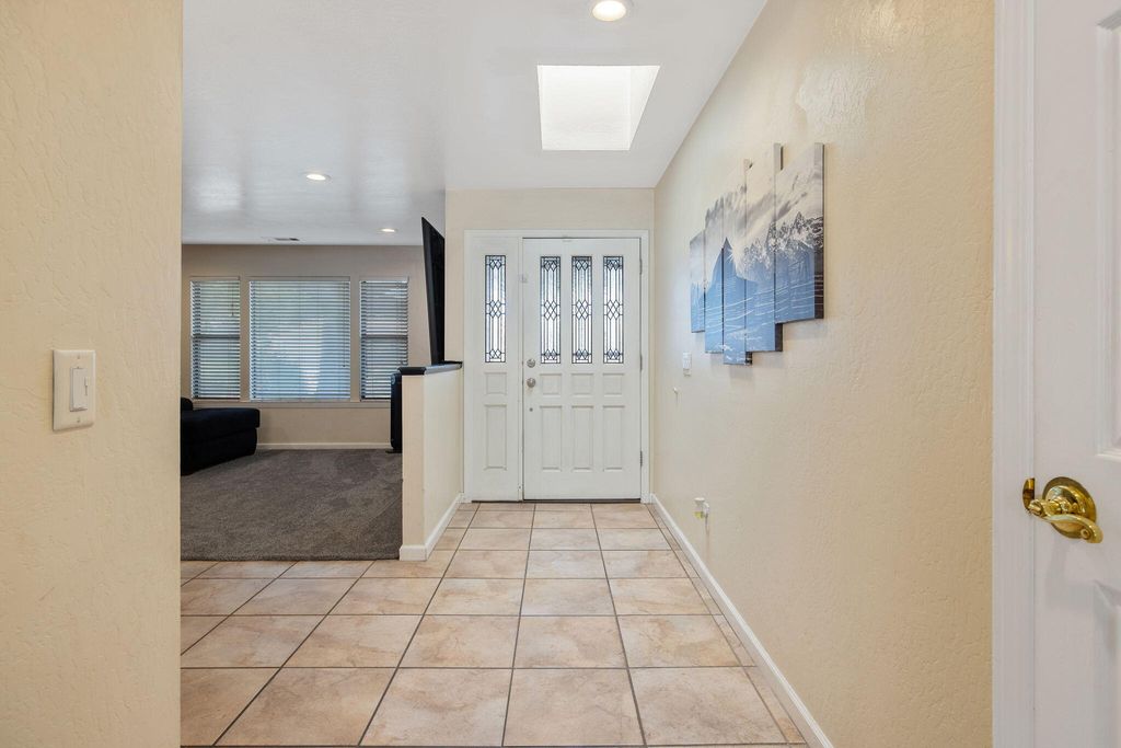 Image 6 of property listing at 2612 E Feemster, Visalia, CA 93292