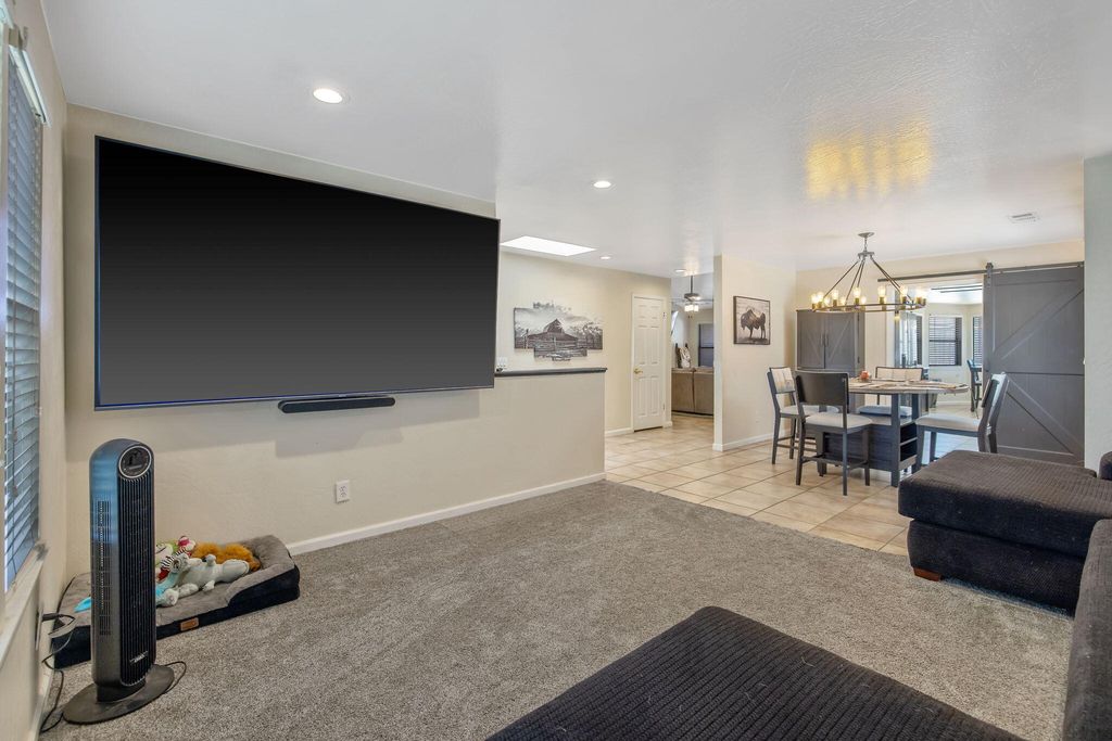 Image 9 of property listing at 2612 E Feemster, Visalia, CA 93292