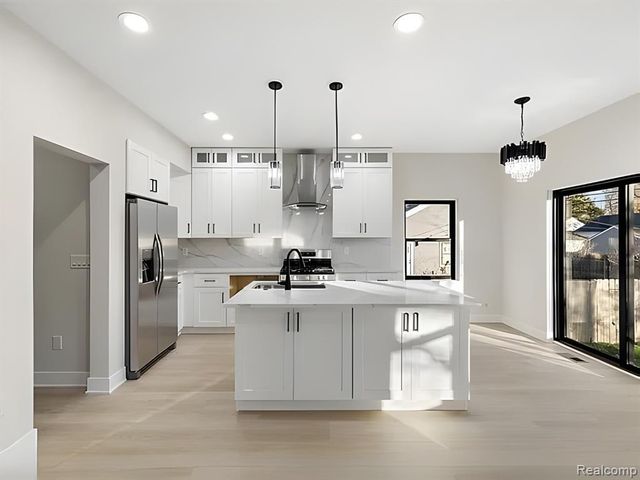 920 W Maplehurst Street, Ferndale, MI 48220