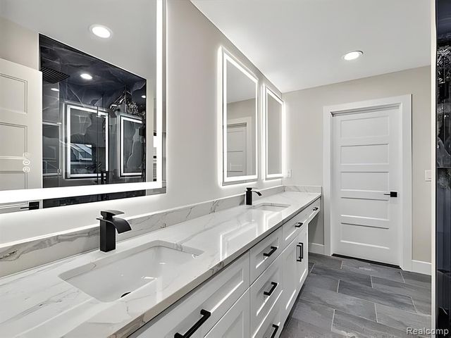 920 W Maplehurst Street, Ferndale, MI 48220