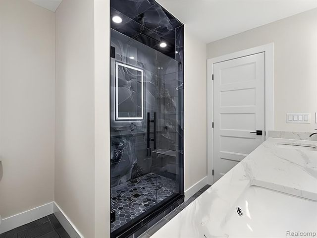 920 W Maplehurst Street, Ferndale, MI 48220