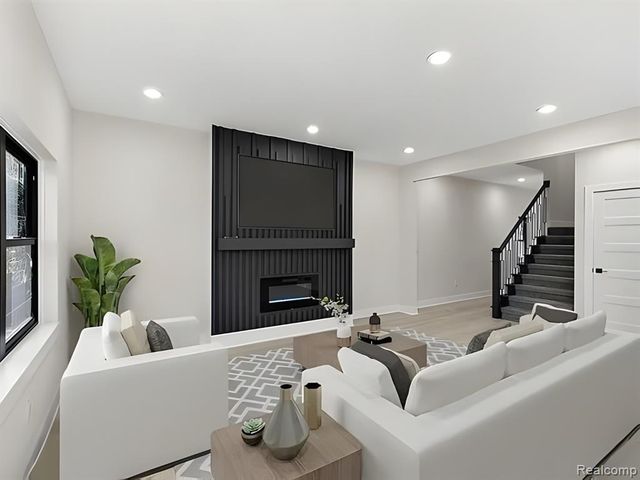 920 W Maplehurst Street, Ferndale, MI 48220