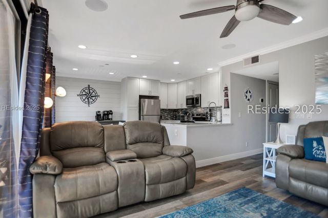 40 Folly Field Road 225, Hilton Head Island, SC 29928