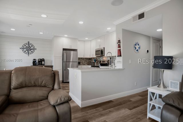 40 Folly Field Road 225, Hilton Head Island, SC 29928