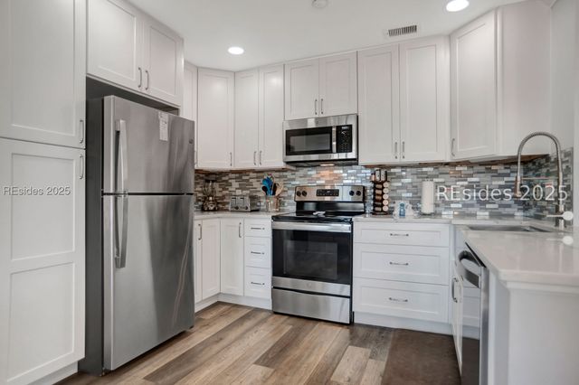 40 Folly Field Road 225, Hilton Head Island, SC 29928