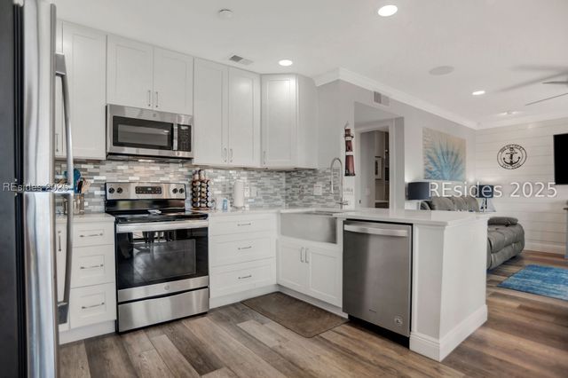 40 Folly Field Road 225, Hilton Head Island, SC 29928