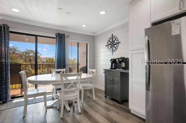 40 Folly Field Road 225, Hilton Head Island, SC 29928