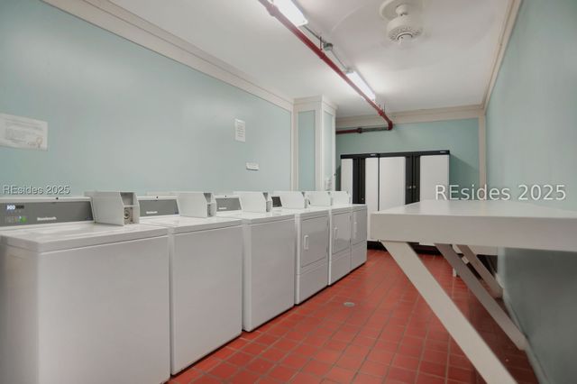 40 Folly Field Road 225, Hilton Head Island, SC 29928