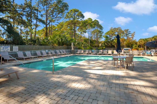 40 Folly Field Road 225, Hilton Head Island, SC 29928