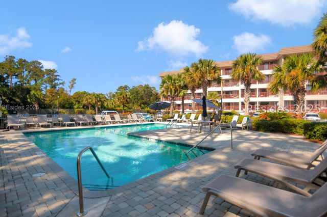 40 Folly Field Road 225, Hilton Head Island, SC 29928