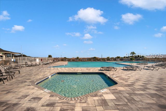 40 Folly Field Road 225, Hilton Head Island, SC 29928