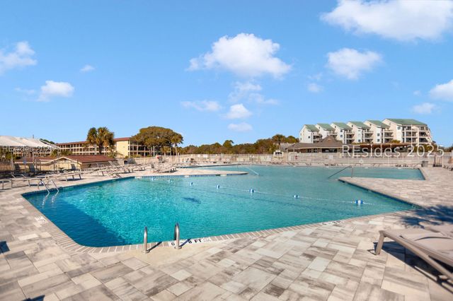 40 Folly Field Road 225, Hilton Head Island, SC 29928