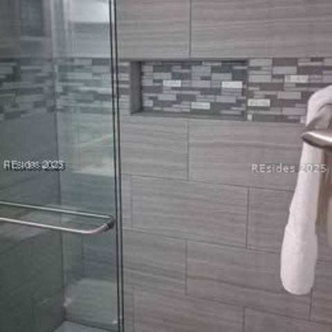 40 Folly Field Road 225, Hilton Head Island, SC 29928