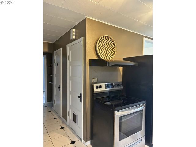 1011 INGERSOLL St, Coos Bay, OR 97420