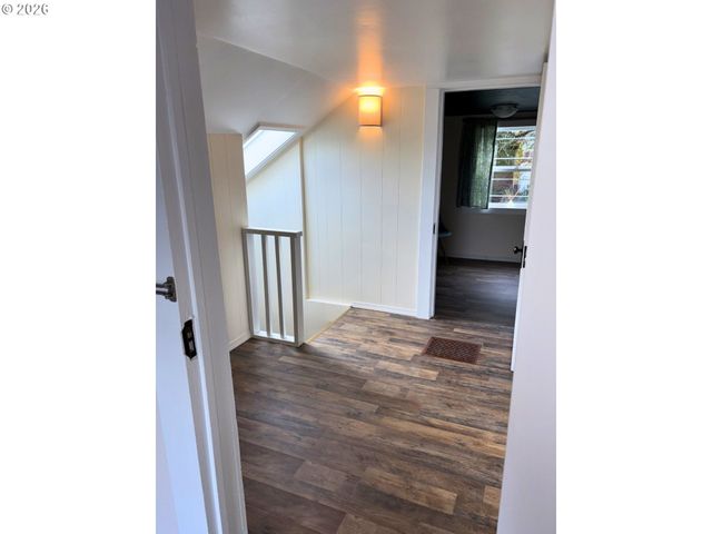 1011 INGERSOLL St, Coos Bay, OR 97420