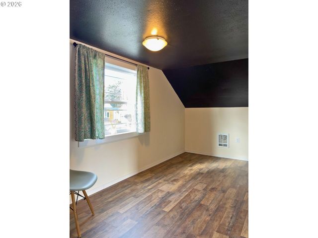 1011 INGERSOLL St, Coos Bay, OR 97420