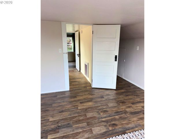 1011 INGERSOLL St, Coos Bay, OR 97420