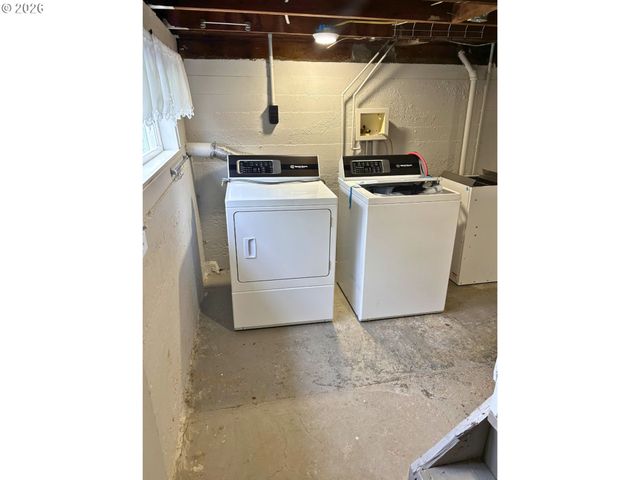 1011 INGERSOLL St, Coos Bay, OR 97420