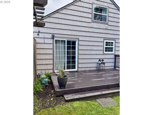 1011 INGERSOLL St, Coos Bay, OR 97420