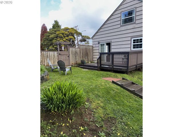 1011 INGERSOLL St, Coos Bay, OR 97420