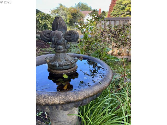 1011 INGERSOLL St, Coos Bay, OR 97420