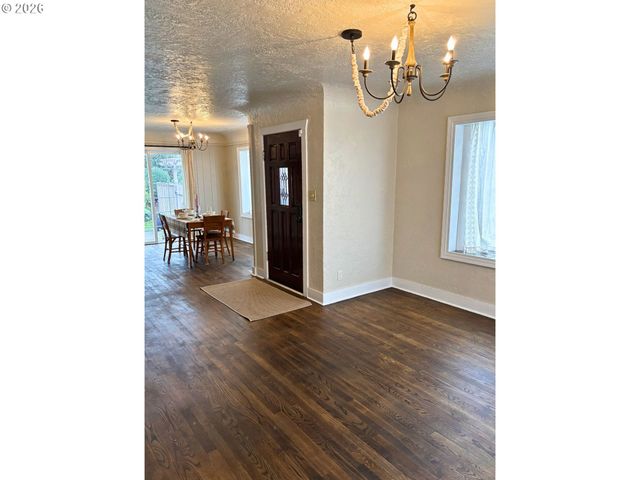 1011 INGERSOLL St, Coos Bay, OR 97420