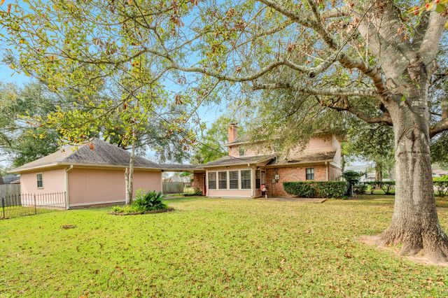 212 Any Way Street, Lake Jackson, TX 77566