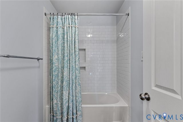 9118 Colonnade Cir, Ashland, VA 23005